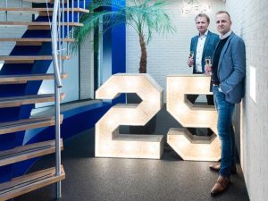 XXL lichtletters DJ Booth Bussie